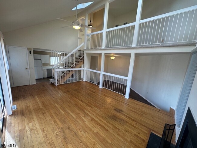 Foto del edificio - 4111 Bloomingdale Dr