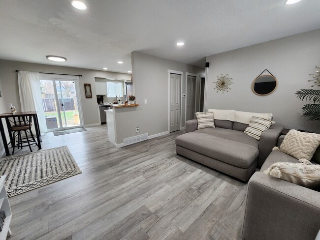 Building Photo - 4850 Hunters Run