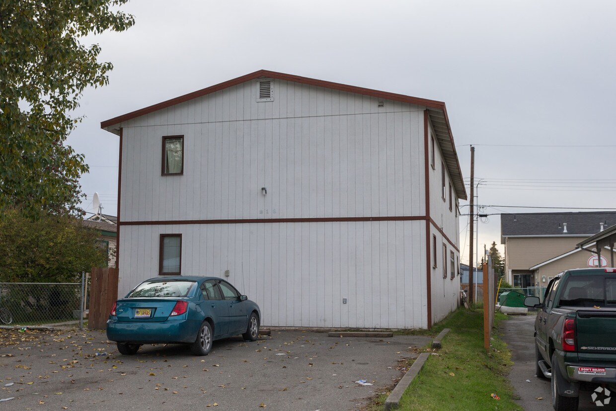 Building Photo - 218 N Park St