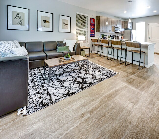 Espacio para todos tus amigos - The Hollis Townhomes