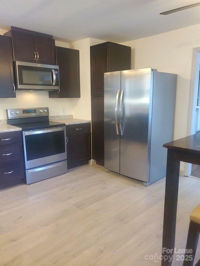 Foto del edificio - 3405 Erinbrook Ln