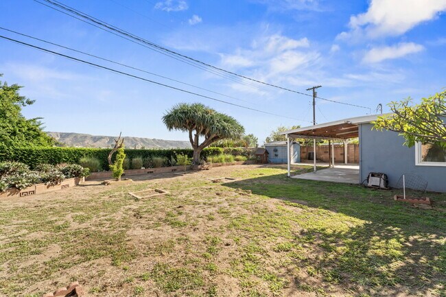 Foto del edificio - "Charming 3-Bedroom Sylmar Home with Cozy ...