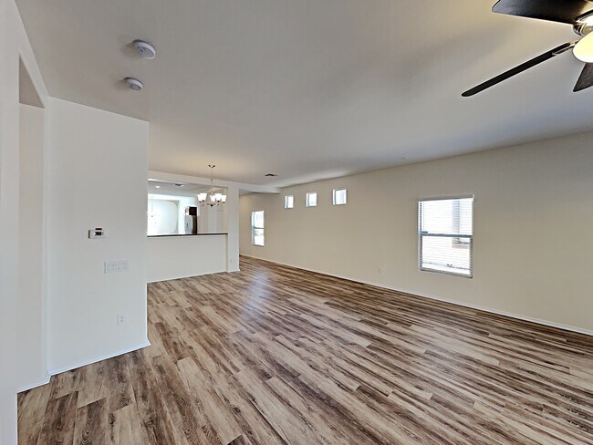 Building Photo - 468 W Calle Sombra Linda
