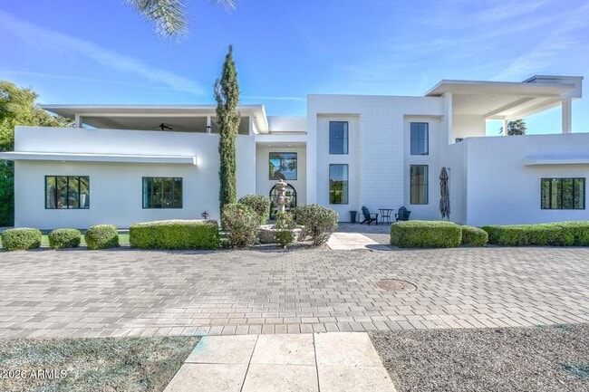 Building Photo - 5001 N Chiquita Ln