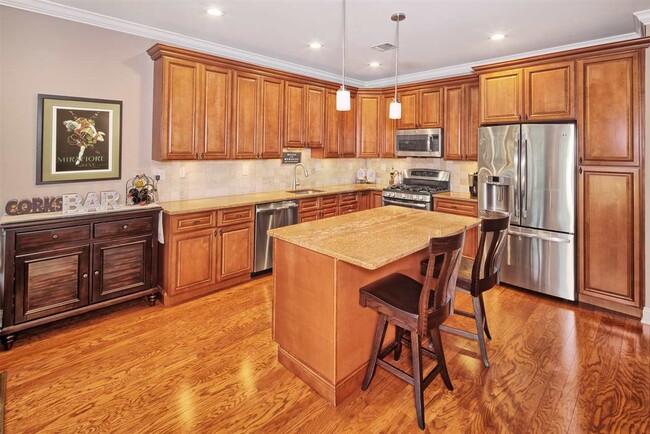 Building Photo - 42 Parkside Dr