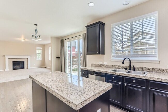 Foto del edificio - 1292 Mathews Way, Erie, CO, 80516