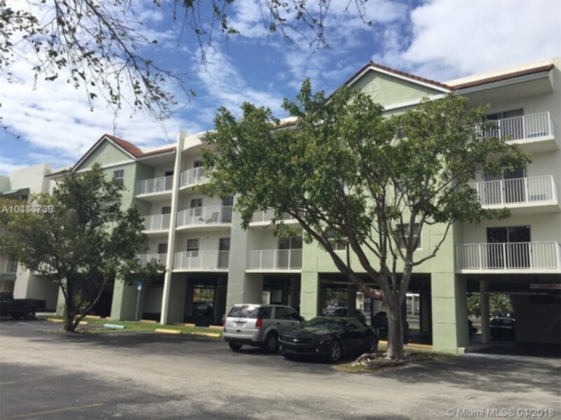 Foto principal - 8260-8210 SW 210th St