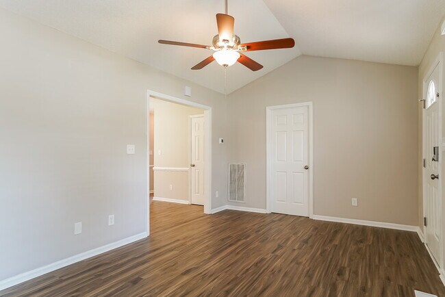 Foto del edificio - 1024 Holly Pointe Dr