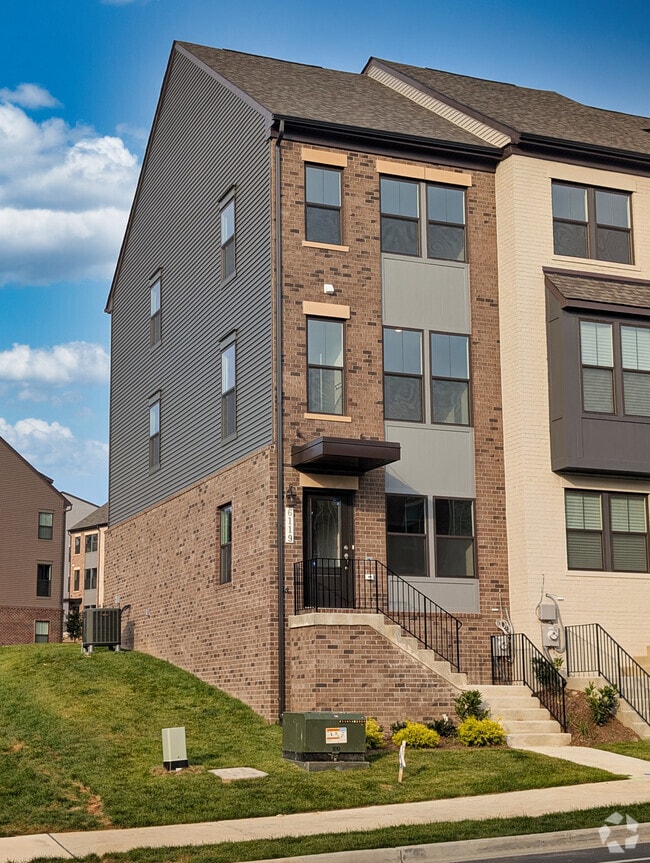 Building Photo - 6119 Northwest Dr