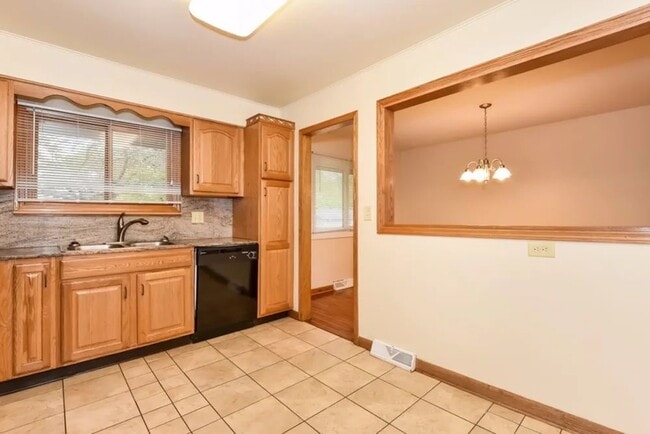 Building Photo - 411 Langford Dr