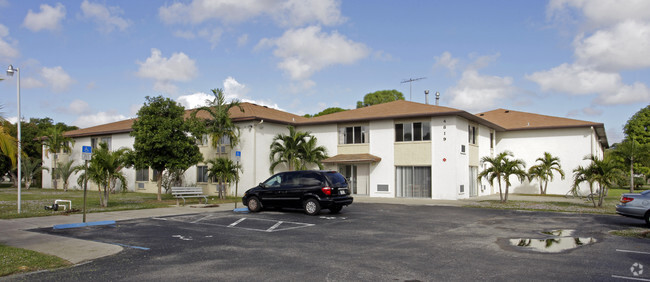 Building Photo - Wedgewood Apartments