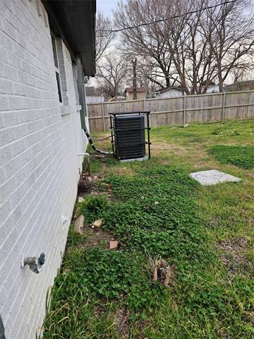 Building Photo - 305 Deepwood St