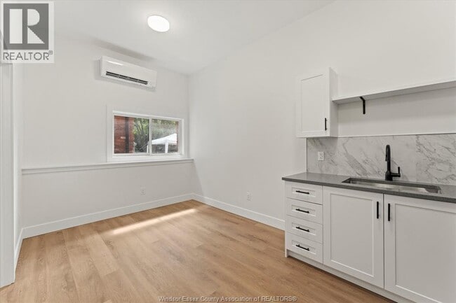 Building Photo - 1 FLORIAN 15