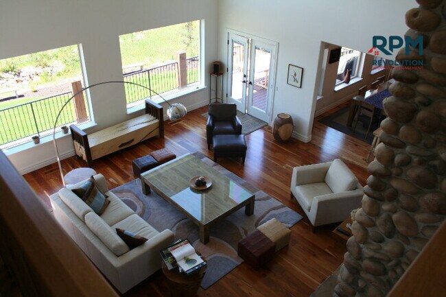 Building Photo - "Experience Luxury Living: Spacious 5-Bed ...