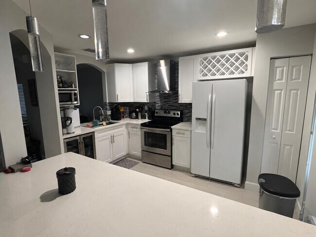 Foto del edificio - 4915 Pinemore Ln