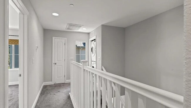 Foto del edificio - Spacious 5-Bedroom Home with Room to Live, Work & Relax
