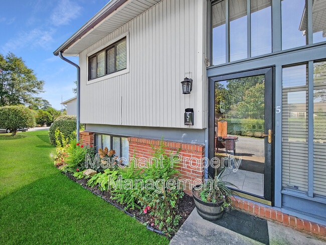 Building Photo - 5 Briarcreek Pl