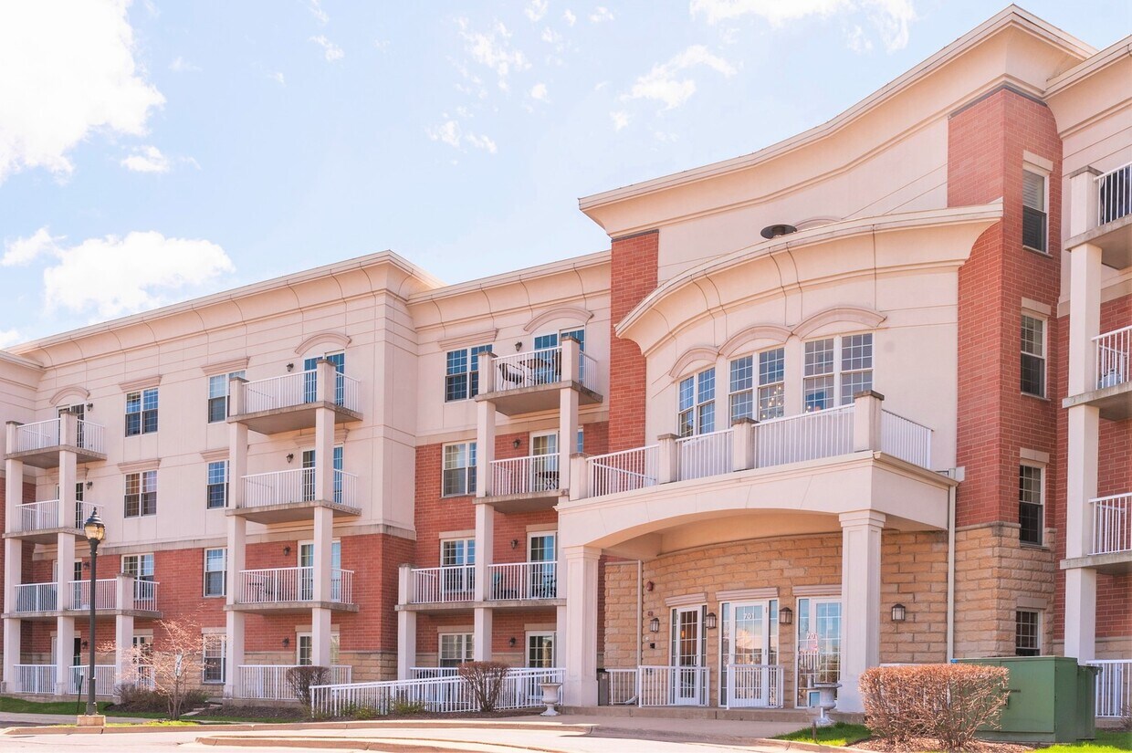 701 W Rand Rd Unit 123, Arlington Heights, IL 60004 Condo for Rent in