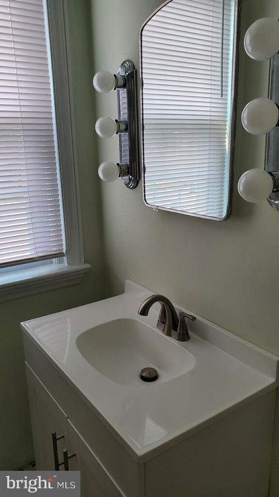 Building Photo - 5 Winston Ave