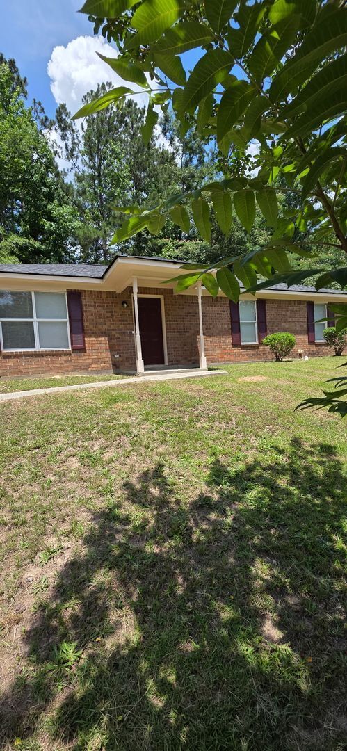Building Photo - 3 Bedroom House in Hephzibah For Rent.