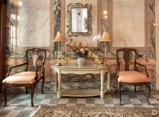 Lobby Photo - 35 McKinley