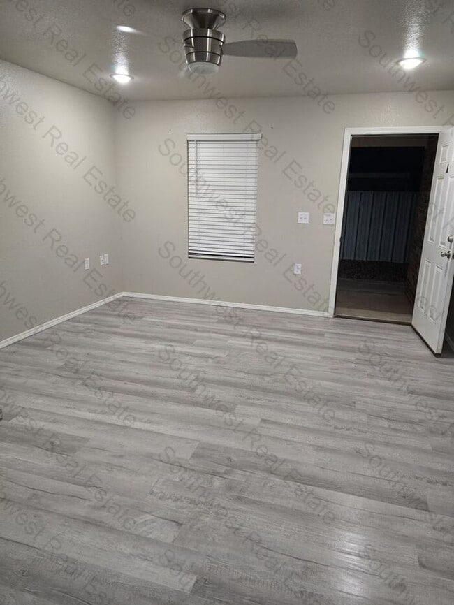 Building Photo - Modern 2 Bed 2 Bath apartment