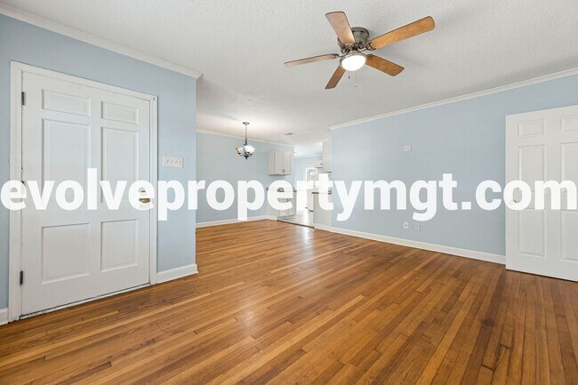 Building Photo - SPACIOUS CHARMING HOME!