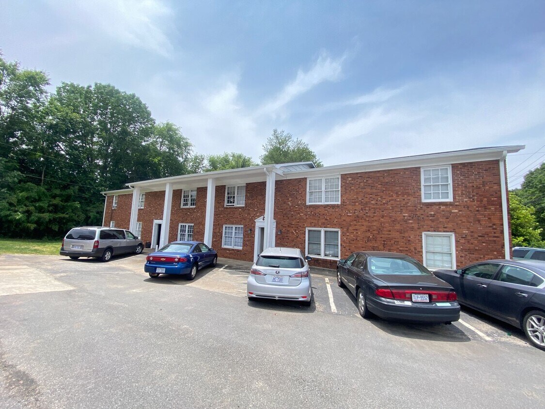 Primary Photo - 2bed/1ba Apt off S Main Kannapolis close t...