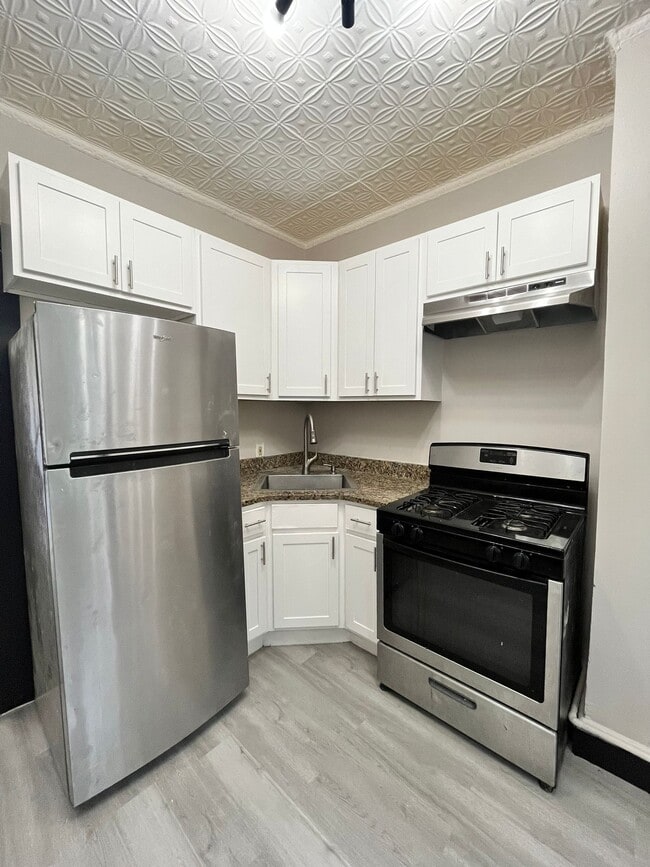 8 Sheffield St 3L - 9 Sheffield St
