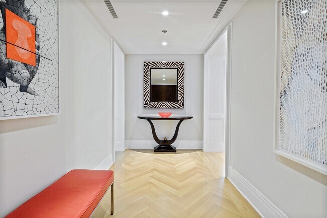 Foto del edificio - 159 E Walton Pl