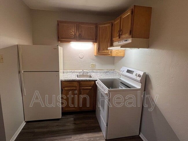 Building Photo - 3706 Greenwood Blvd