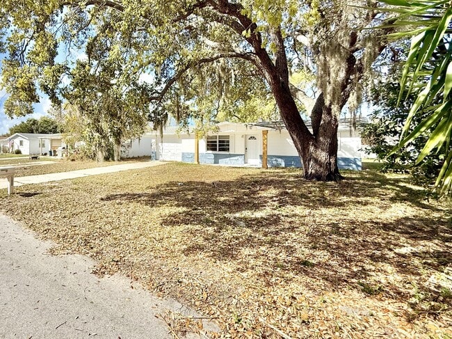 Foto del edificio - 12909 Kings Manor Ave