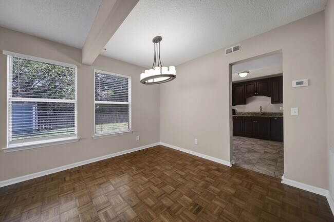 Foto del edificio - Wonderful Three Bed Two and a Half Bath Ho...