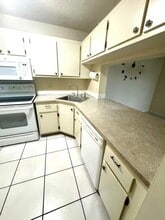 Building Photo - 202 Foxtail Dr Building Photo - 202 Foxtail Dr