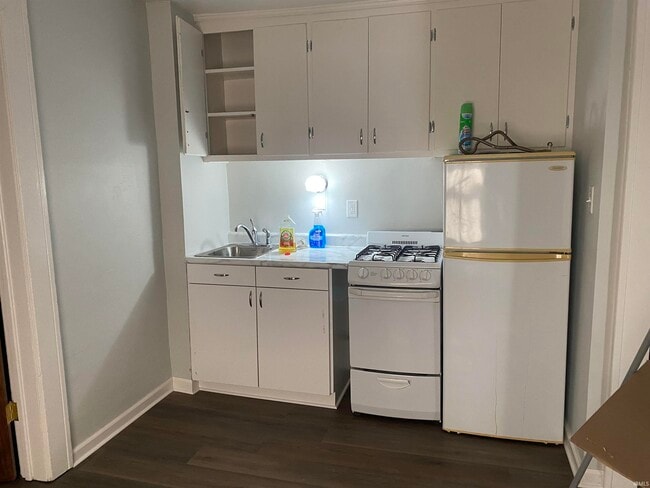 Building Photo - 1328 Sinclair St