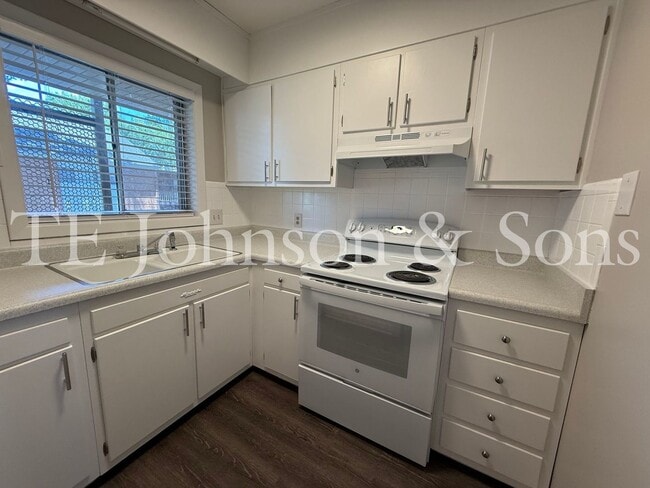 Photo - 1 Bedroom Minutes from The School of the A... Apartment