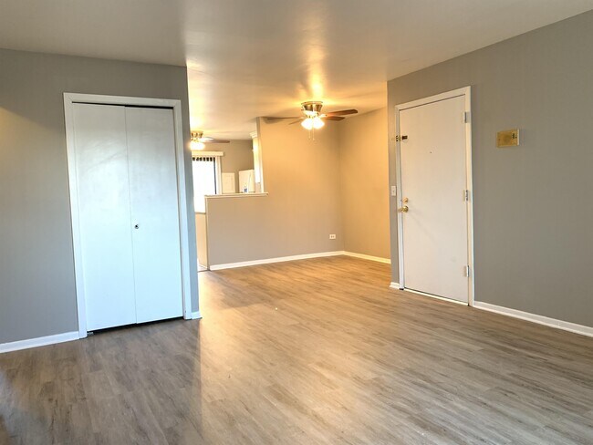 Building Photo - 192 S Waters Edge Dr