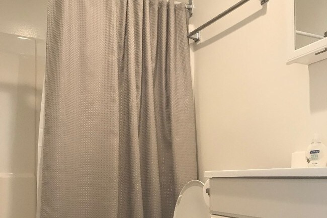 Baño-1 - 131 S Ave 63