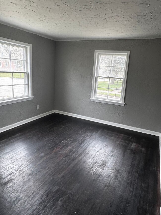 Foto del edificio - 3 Bed | 1 Bath | $1,595/month | Section 8 ...