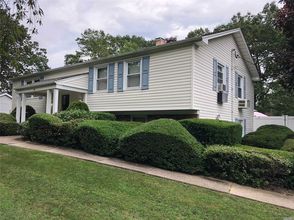Primary Photo - 41 Wedgewood Dr