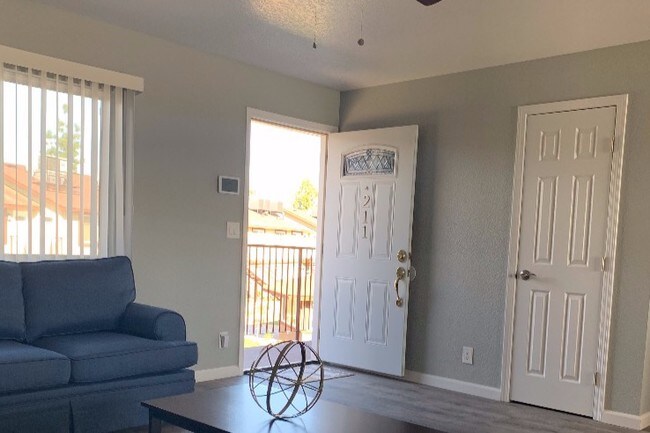 Foto del edificio - 404 S Waverly Ln