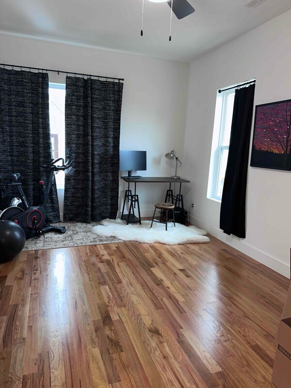 Foto del edificio - 979 Montague Pl