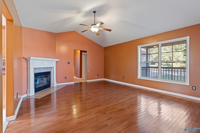 Foto del edificio - 102 Compass Hill Cir