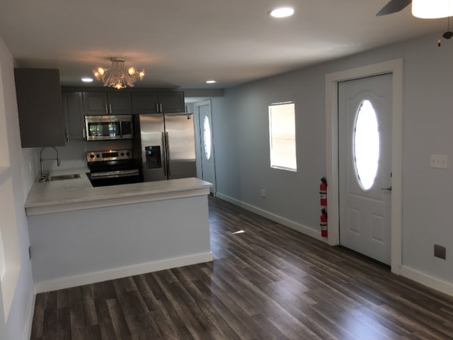 Building Photo - 3020 NW 28th Ln