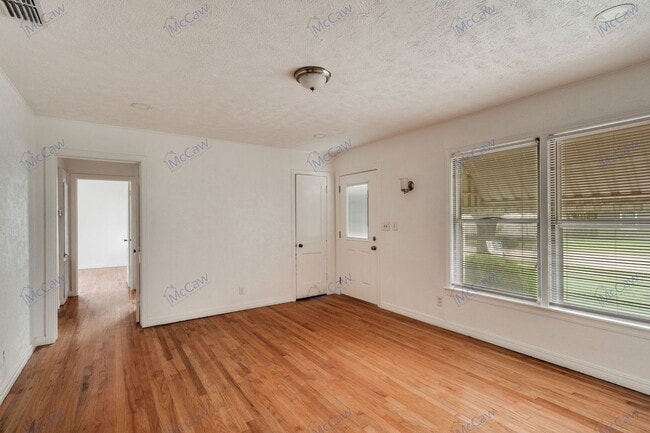 Building Photo - 2938 Hunter St