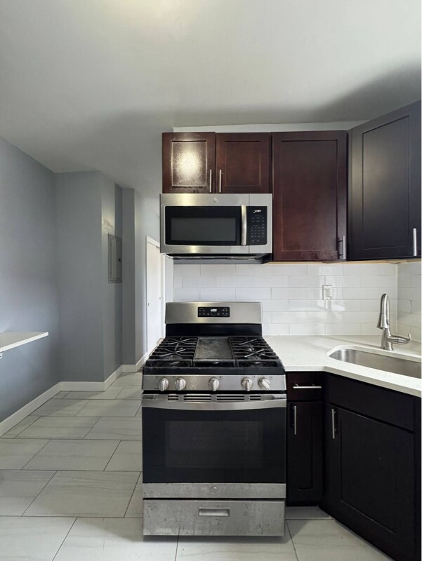 Building Photo - 153 Ave E