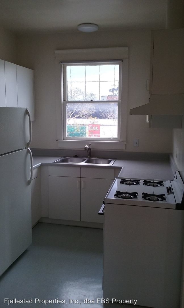 Foto del edificio - 3002-3006 Fifth Ave