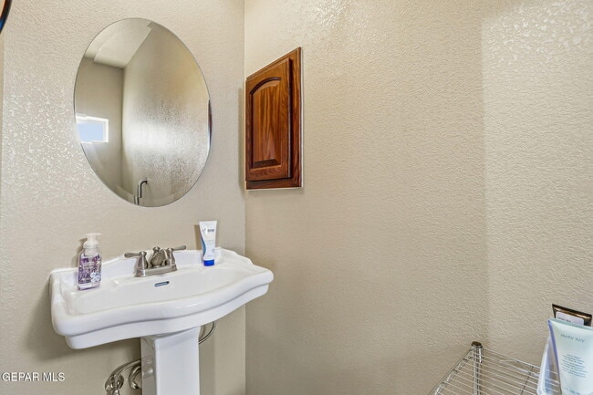 Building Photo - 7399 Black Mesa Dr