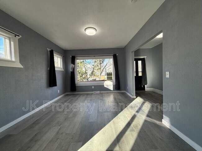 Building Photo - 1512 3rd Ave N