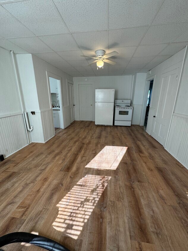 16 Wakefield St Unit 1, ster, MA 01570 Apartments in ster, MA